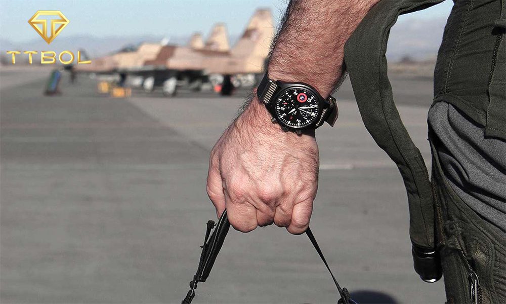 ساعت مچی خلبانی برای علاقمندان نیروی هوایی و دریایی