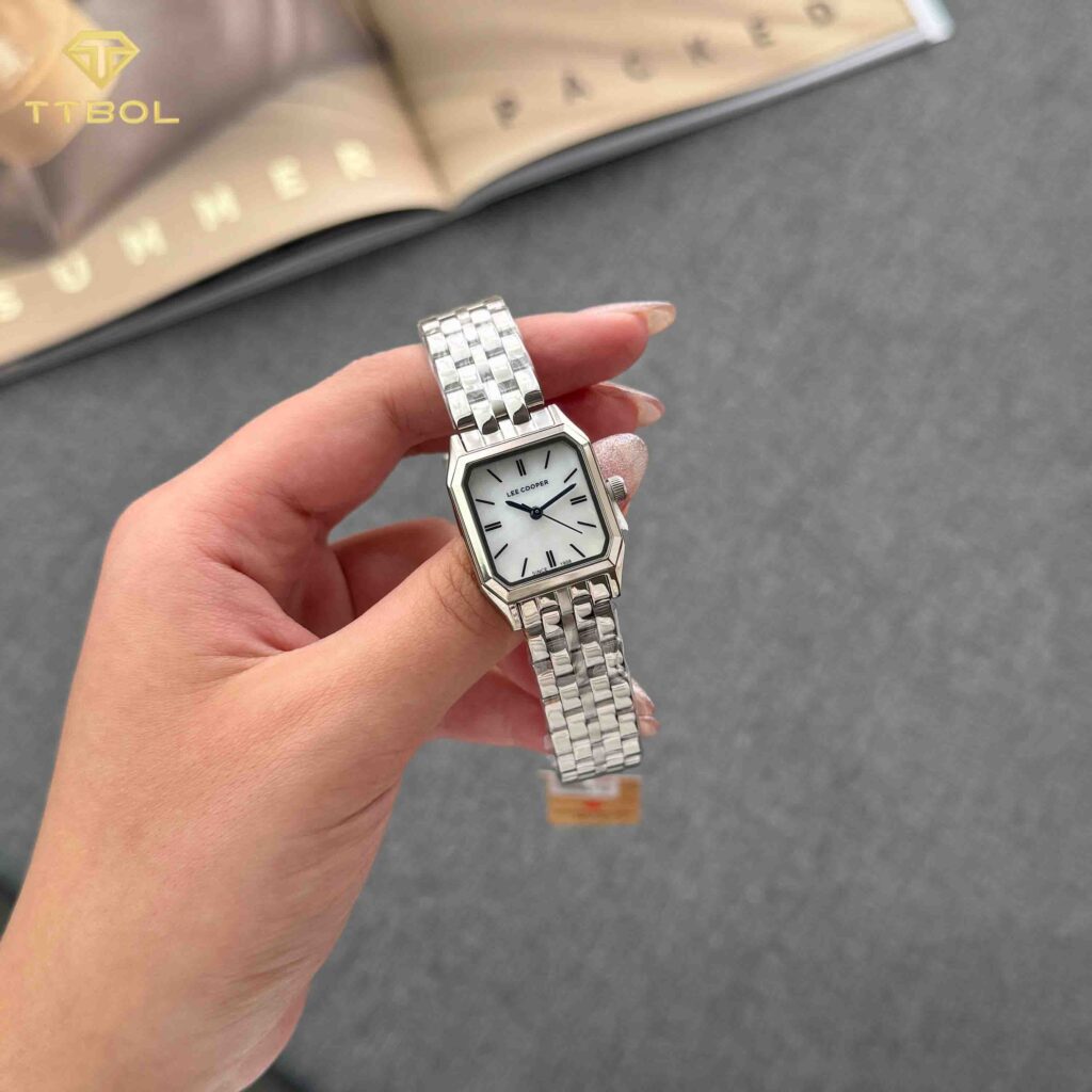 ساعت مچی زنانه لی کوپر صفحه سفید با عقربه سرمه ایLEE COOPER LC08120.320
