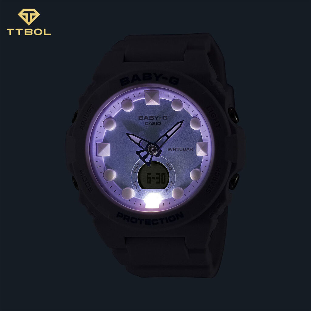 نمای نزدیک صفحه دیجیتال و آنالوگ با نور پس‌زمینه LED و نمایش تاریخ در ساعت بی بی جی کاسیو