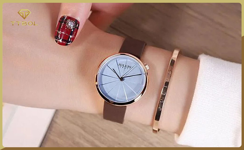 ساعت مچی بند چرمی زنانه