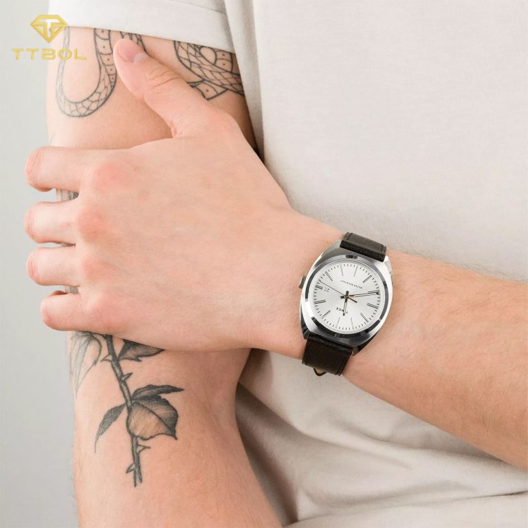 نمای کامل ساعت مردانه تایمکس TW2U15900 با بدنه استیل و بند چرم مشکی