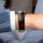 ساعت مچی مردانه اورینت RA-BB0001E30B - نمای زاویه‌دار روی مچ